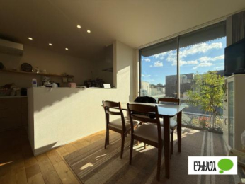  �����E���r���O