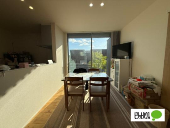  �����E���r���O