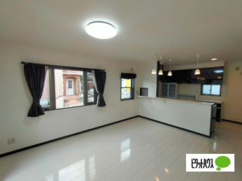  �����E���r���O