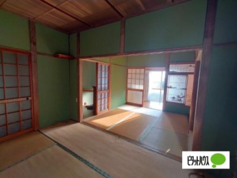  �����E���r���O