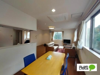  �����E���r���O