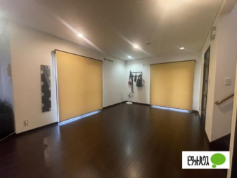  �����E���r���O