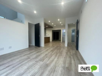  �����E���r���O