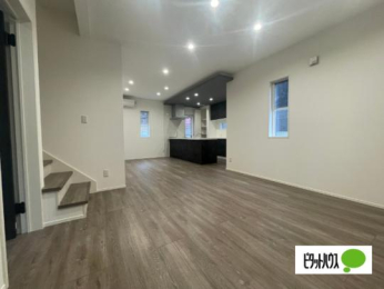  �����E���r���O