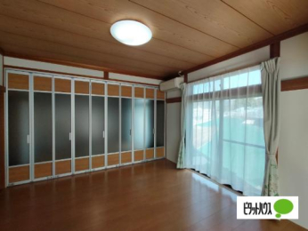  �����E���r���O