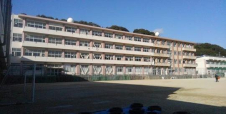  �����ێs����쒆�w�Z:1477m