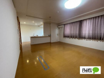  �����E���r���O