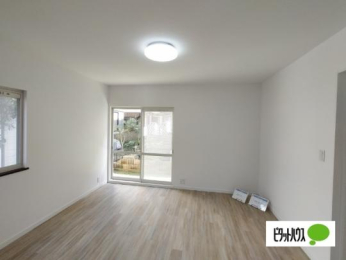  �����E���r���O