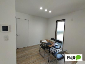  �����E���r���O