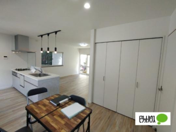  �����E���r���O